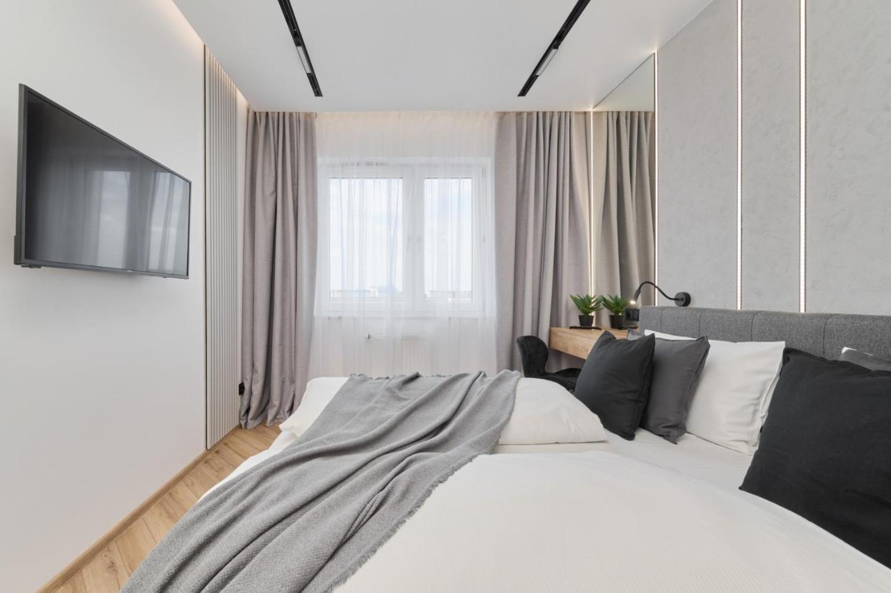 Apartament Exclusive With Balcony & Parking By Renters Prestige