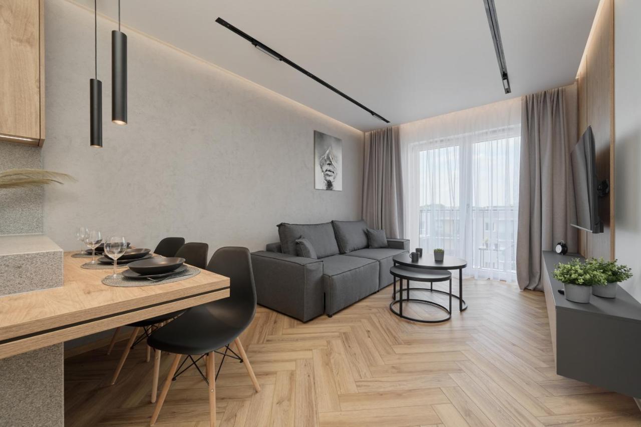Exclusive With Balcony & Parking By Renters Prestige Apartament *
