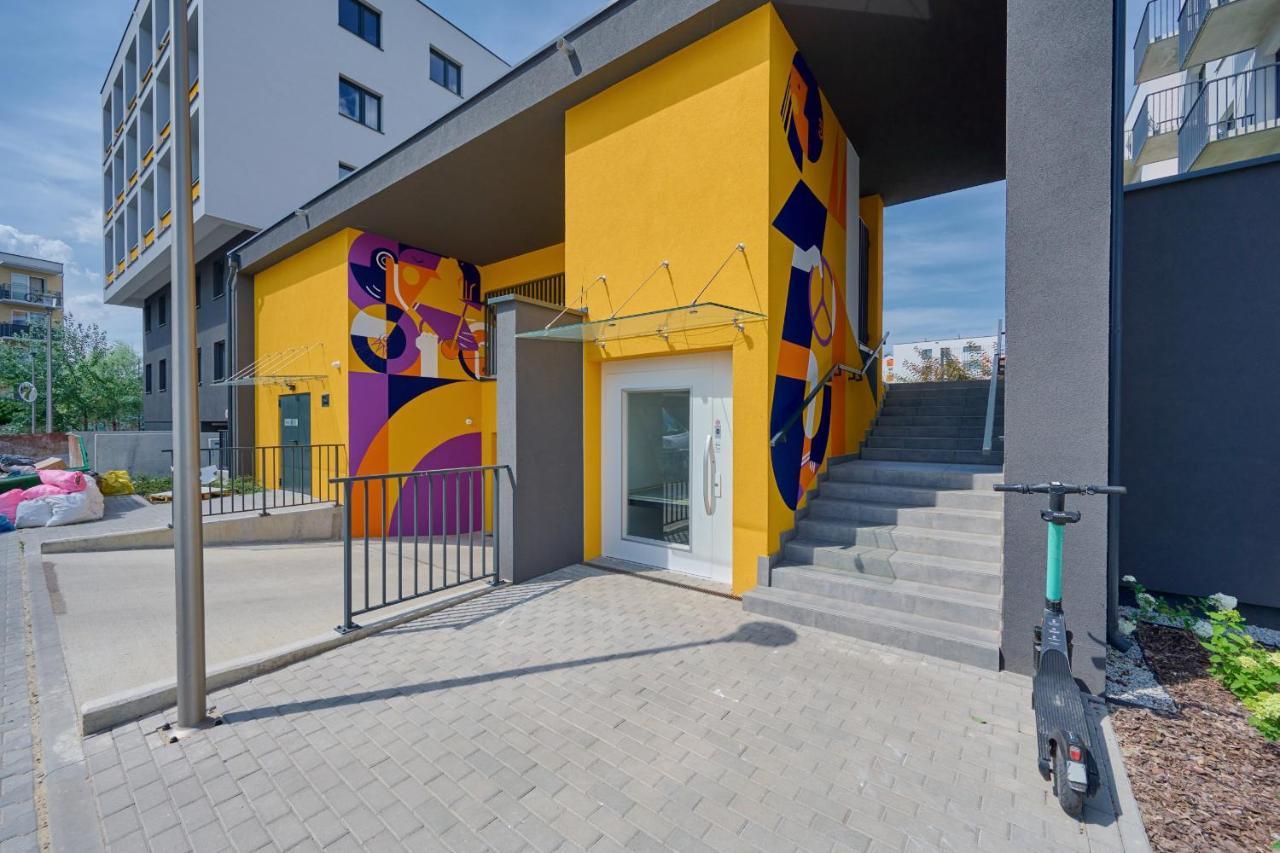 Exclusive With Balcony & Parking By Renters Prestige Apartament *